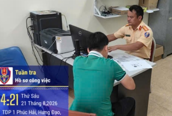 Đội Cảnh sát giao thông đường bộ số 3 (Phòng Cảnh sát giao thông) phạt 10 triệu đồng một trường hợp điều khiển ô tô chở hàng hóa không chằng buộc theo quy định 